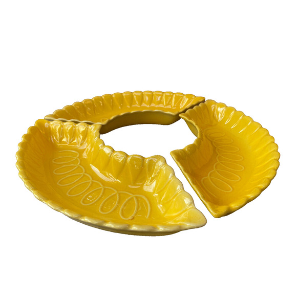 Vintage California Pottery Yellow Ruffled Serving Trays - Set of 3 - Picture 1 of 7